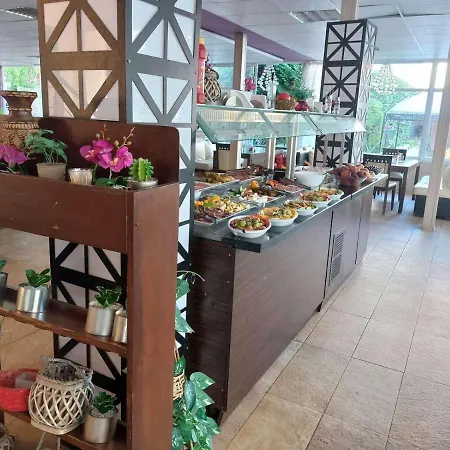 Tropics Отель 3*