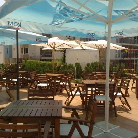 Hotel Tropics
