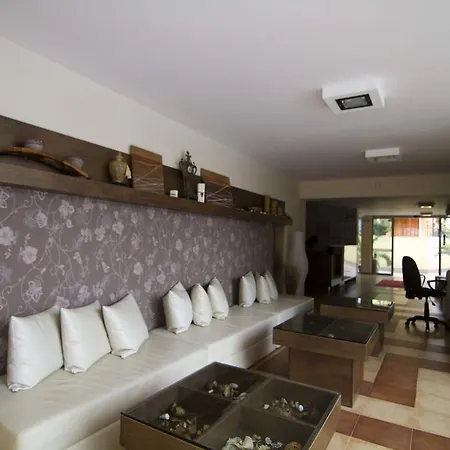 Hotel Tropics