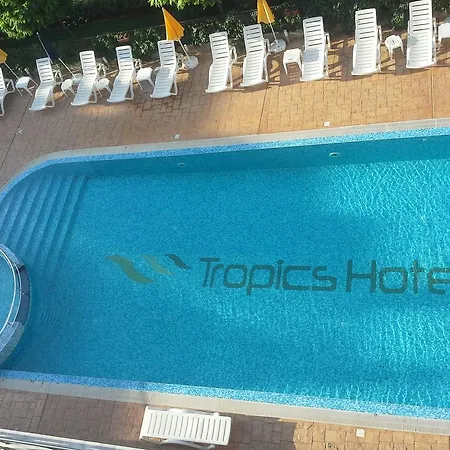 מלון Tropics